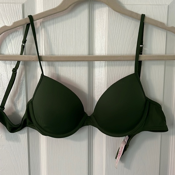 Pink Victoria’s Secret bra - Picture 1 of 3